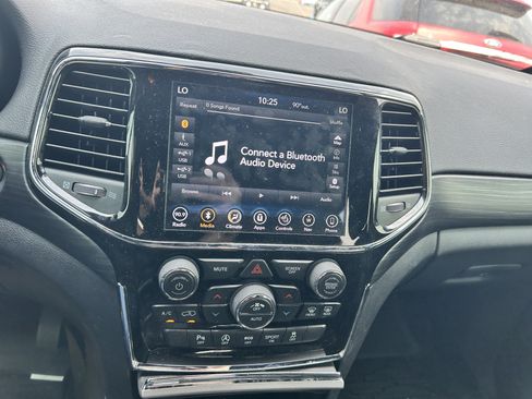 Used 2019 Jeep Grand Cherokee Altitude AWD/4WD image 16