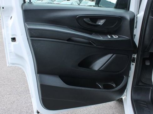 Used 2017 Mercedes-Benz Metris Passenger image 10