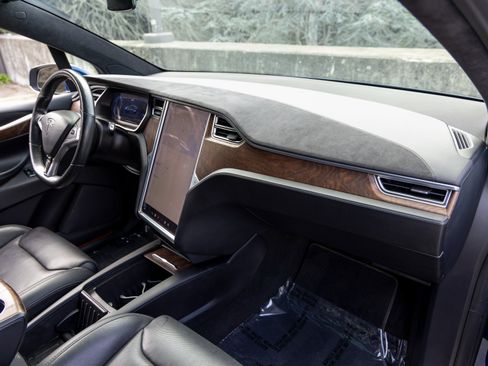 Used 2016 Tesla Model X 70D image 47