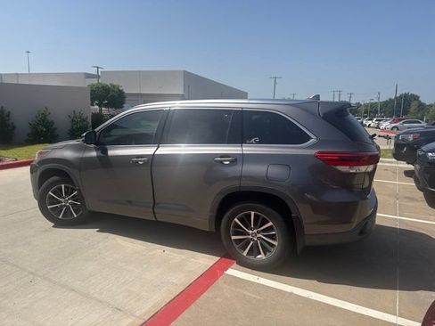 Used 2018 Toyota Highlander XLE FWD image 5