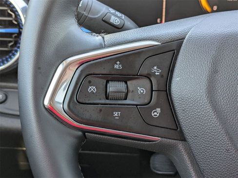 Used 2025 Chevrolet Trax LT w/ LT Convenience Package image 15