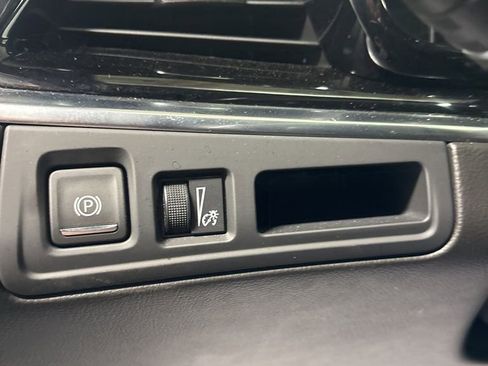 Used 2025 Cadillac XT6 Premium Luxury image 17