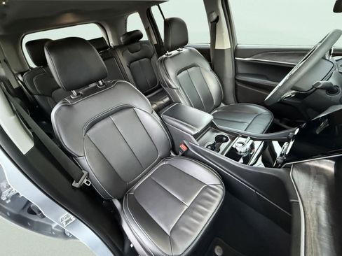 Used 2024 Jeep Grand Cherokee Limited w/ Luxury Tech Group II image 17