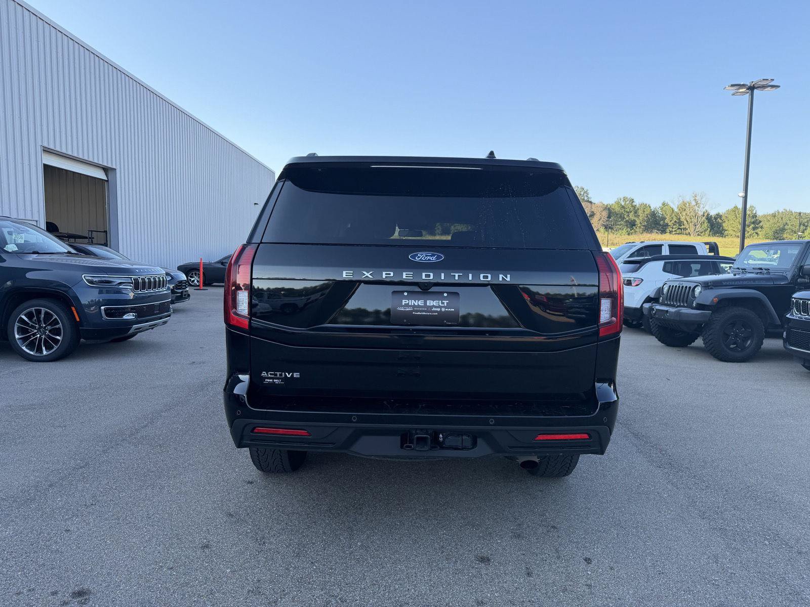 Used 2025 Ford Expedition Active AWD/4WD image 5
