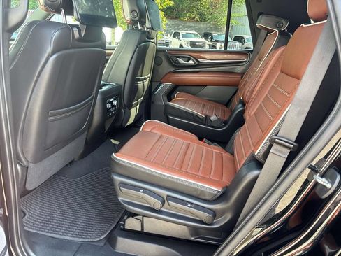 Used 2023 GMC Yukon Denali Ultimate AWD/4WD image 15
