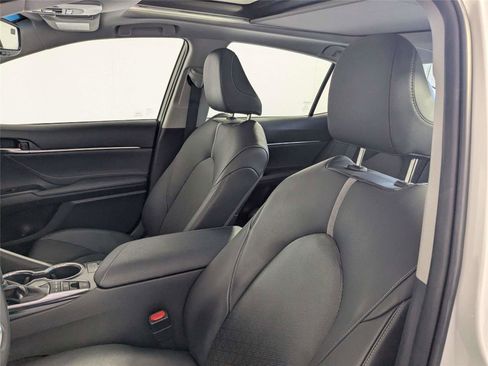Used 2018 Toyota Camry XSE FWD image 9