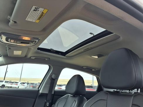 Used 2024 Hyundai Elantra Limited image 15