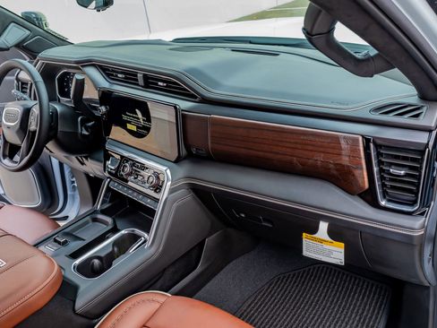 Used 2026 GMC Sierra 3500 Denali Ultimate image 18