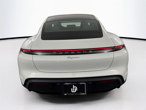 Used 2022 Porsche Taycan image 6