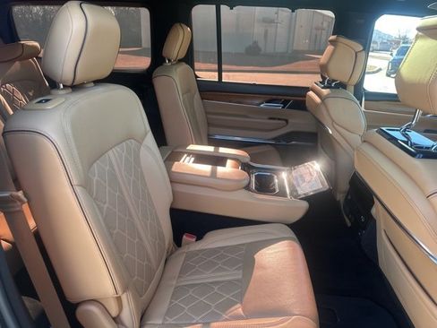 Used 2023 Jeep Grand Wagoneer Series III image 22