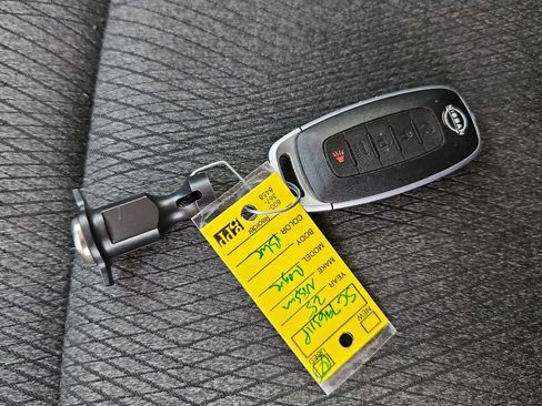 Used 2025 Nissan Rogue SV FWD image 24
