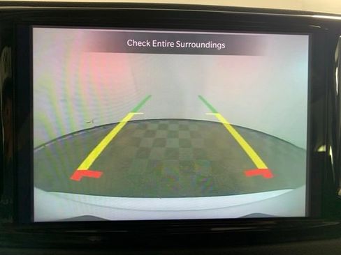 Used 2024 Chrysler Pacifica Touring-L FWD image 4