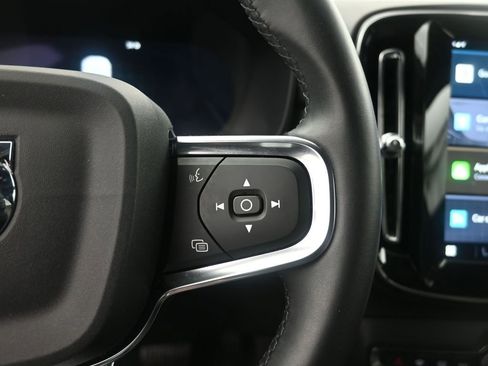 Used 2024 Volvo XC40 B5 Core image 23