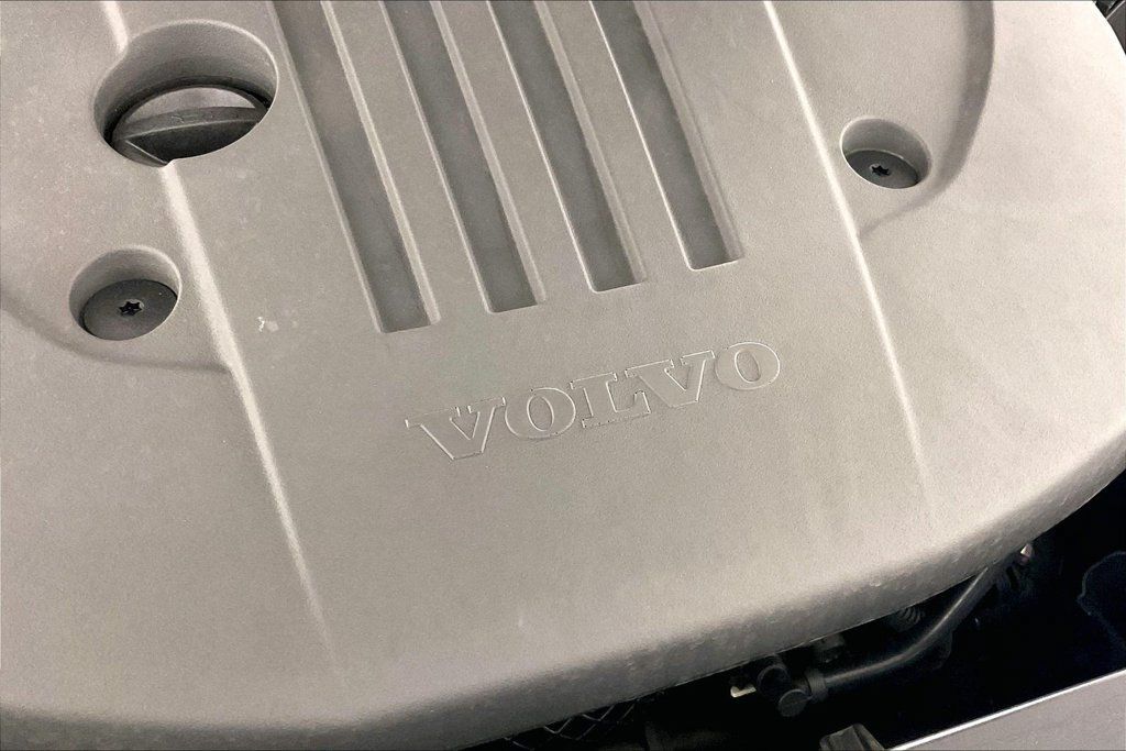 Used 2022 Volvo XC60 B5 Inscription w/ Advanced Package FWD image 32