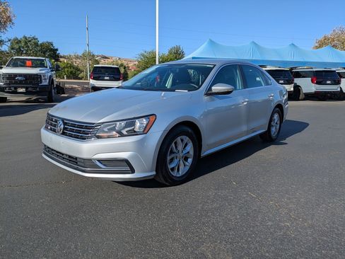 Used 2017 Volkswagen Passat 1.8T S FWD image 8