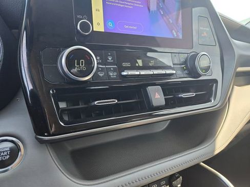 Used 2023 Toyota Highlander LE image 16