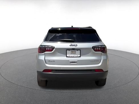 Used 2025 Jeep Compass Limited image 12