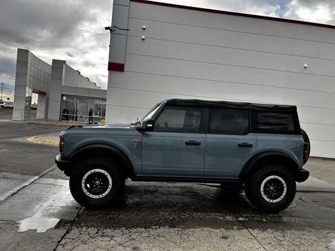 Used 2022 Ford Bronco Badlands image 2