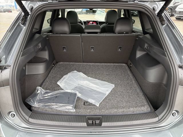 New 2026 Volkswagen Tiguan SE R-Line FWD image 24