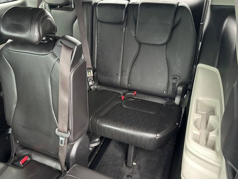 Used 2022 Kia Carnival LX image 15