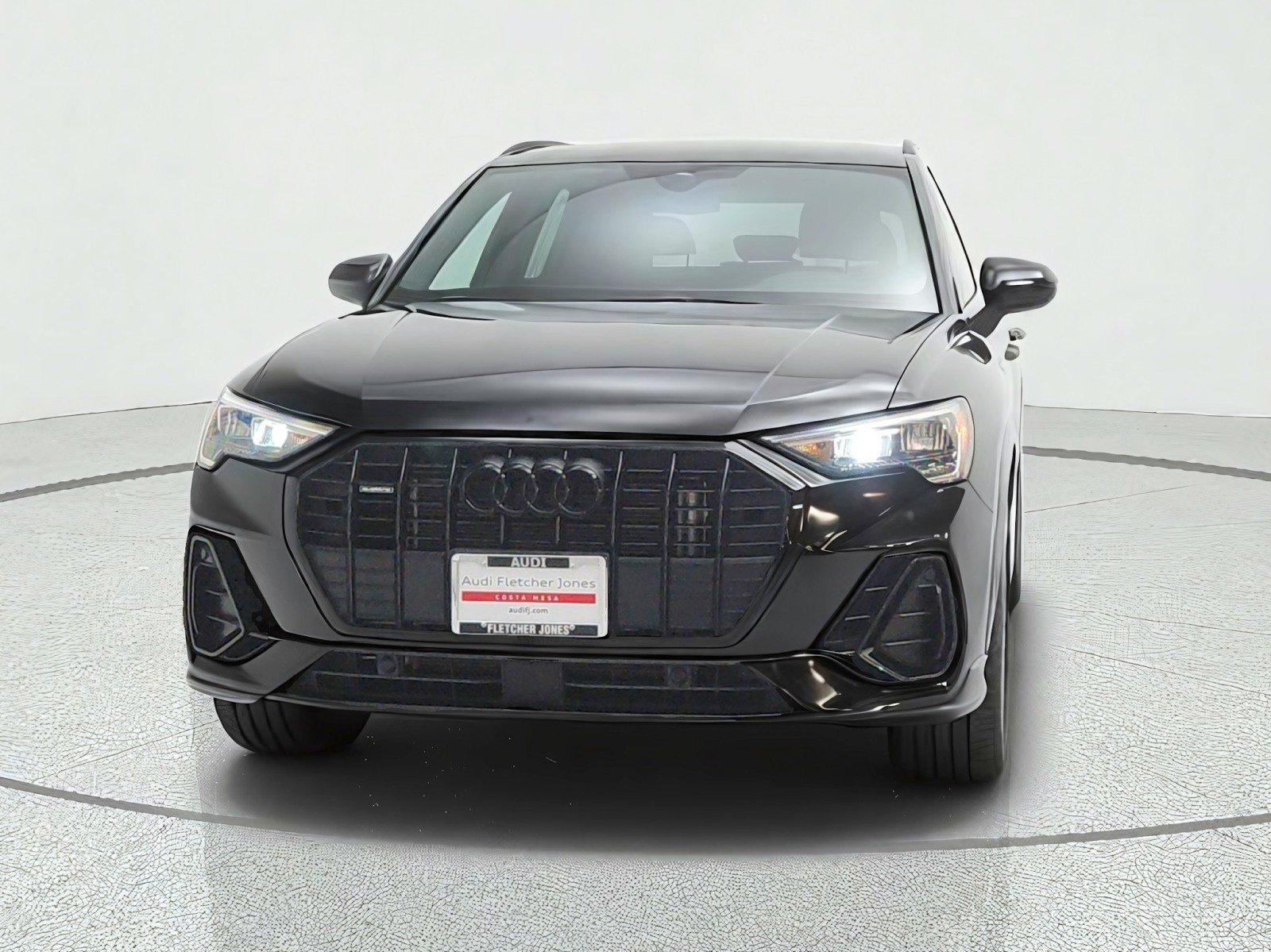 Used 2022 Audi Q3 2.0T Premium w/ Black Optic Sport Package AWD/4WD image 2