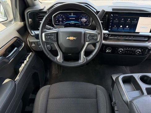 Used 2022 Chevrolet Silverado 1500 LT AWD/4WD image 10