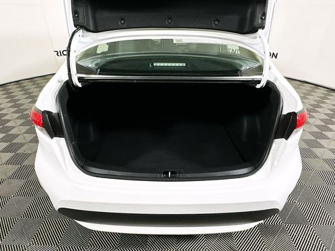 Used 2022 Toyota Corolla LE image 30