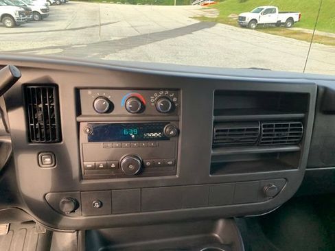Used 2011 Chevrolet Express 2500 RWD image 30
