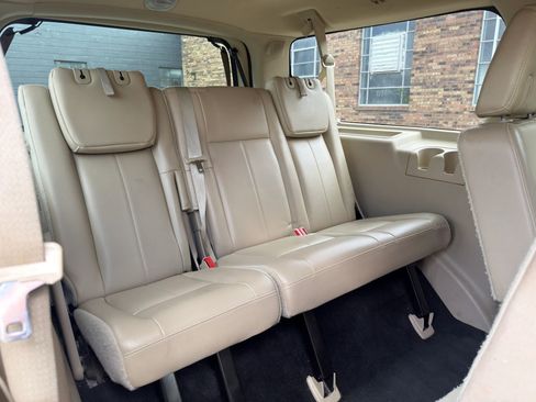Used 2017 Ford Expedition EL XLT w/ Equipment Group 202A AWD/4WD image 18