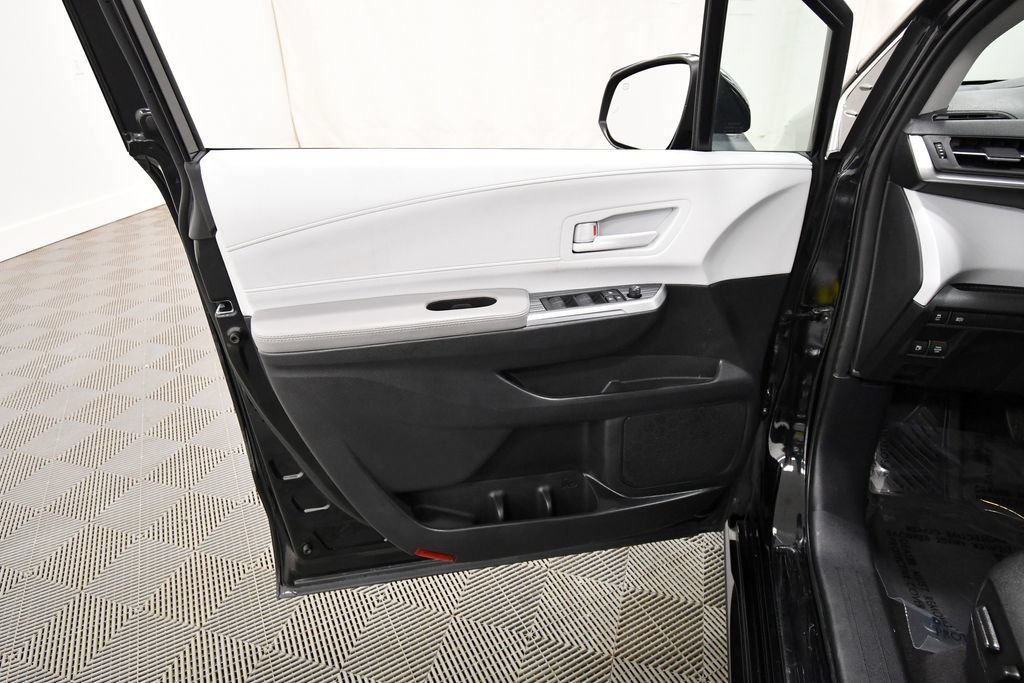 Used 2025 Toyota Sienna LE FWD image 13