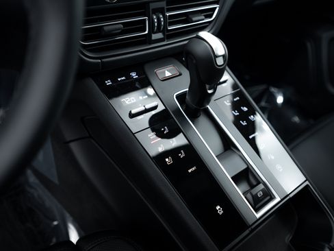 Certified 2026 Porsche Macan AWD/4WD image 15