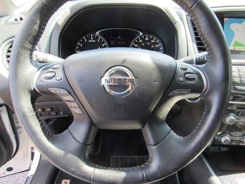 Used 2020 Nissan Pathfinder SL FWD image 33
