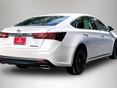 Used 2017 Toyota Avalon Touring FWD image 5