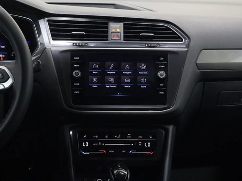 Used 2023 Volkswagen Tiguan SE image 19