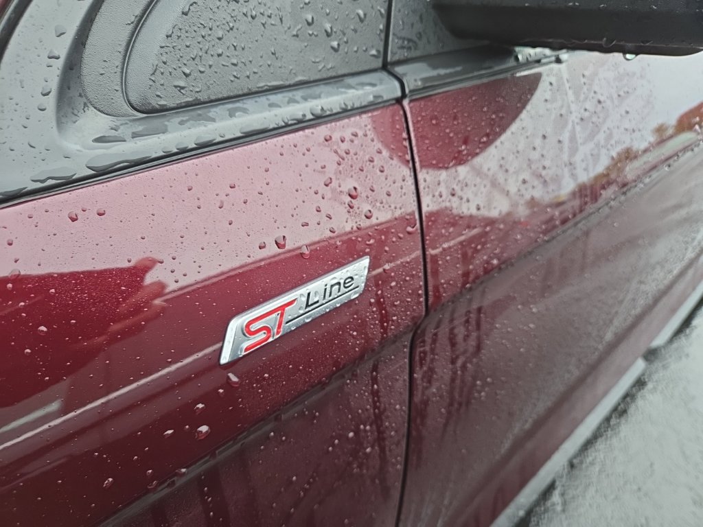 Used 2021 Ford Edge ST-Line w/ Class II Trailer Tow Package AWD/4WD image 4