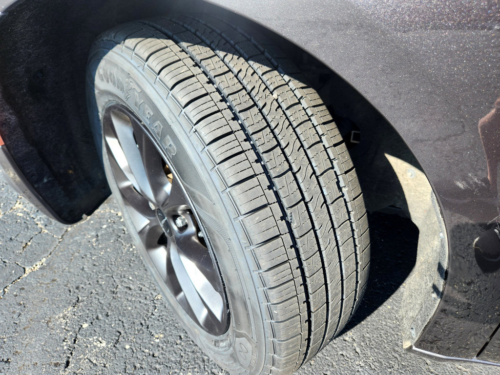 Used 2021 Chrysler Pacifica Touring-L w/ Premium & Safety Sphere Group FWD image 16