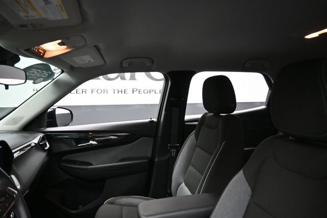 Used 2025 Chevrolet TrailBlazer LT w/ LT Cold Weather Package FWD image 18