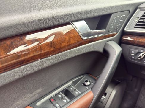 Used 2018 Audi Q5 2.0T Premium Plus w/ Premium Plus Package image 12