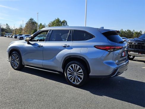 Used 2021 Toyota Highlander Platinum image 10