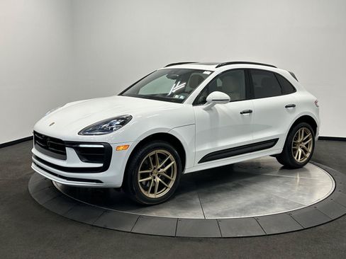 Certified 2025 Porsche Macan AWD/4WD image 1