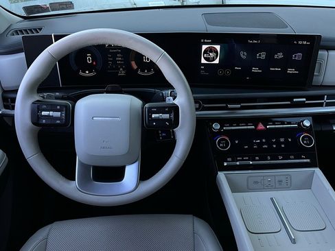 Used 2025 Hyundai Santa Fe SEL image 15