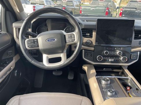 Used 2023 Ford Expedition Limited image 11