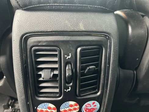 Used 2018 Jeep Grand Cherokee Laredo image 28