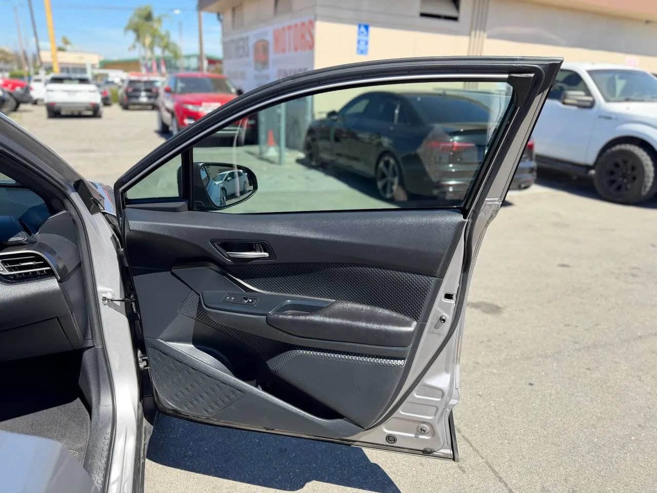 Used 2018 Toyota C-HR XLE FWD image 31