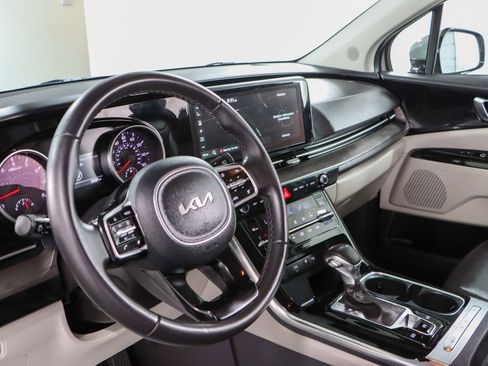 Used 2024 Kia Carnival EX FWD image 22