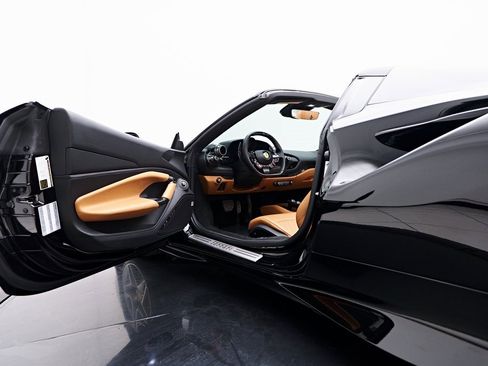 Used 2022 Ferrari F8 Tributo image 48