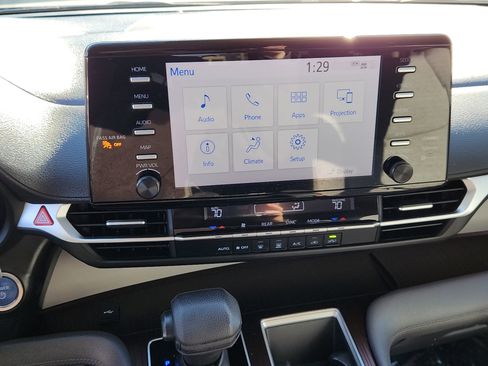 Used 2023 Toyota Sienna LE image 13