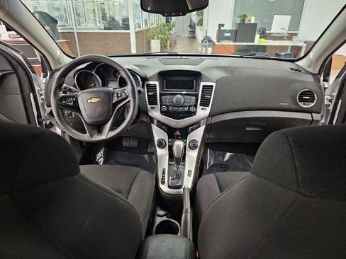Used 2015 Chevrolet Cruze LT image 9