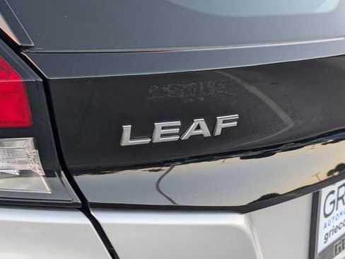 Used 2019 Nissan Leaf SV w/ SV Technology Package image 11