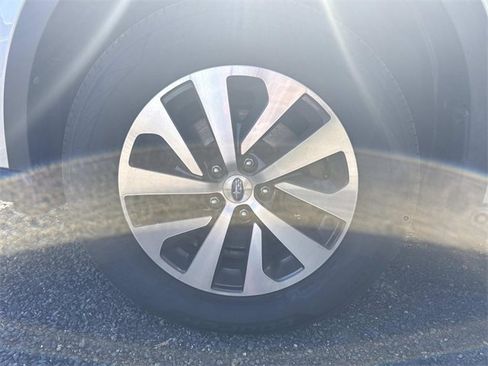 Used 2021 Subaru Outback Premium image 27